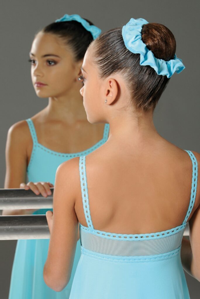 ballet knot met scrunchie wear moi